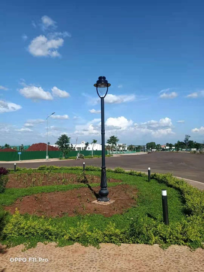 Đèn LED trụ cột và đèn sân vườn VieLED tại Eco City Premia