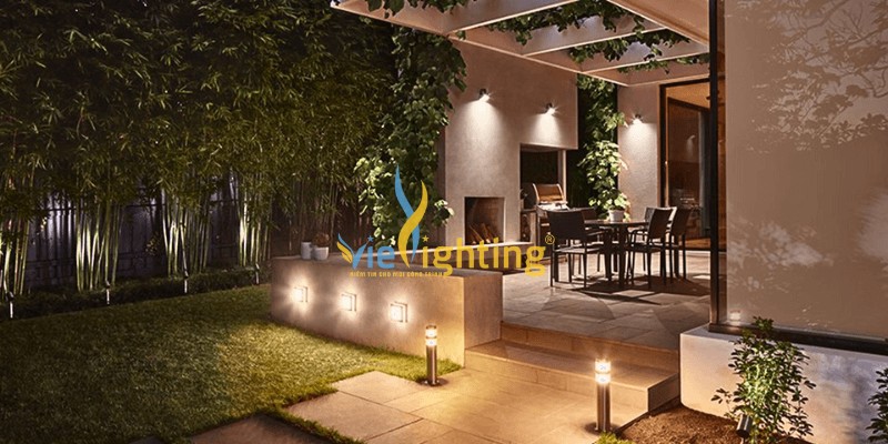 Gắn đèn năng lượng mặt trời hắt sáng