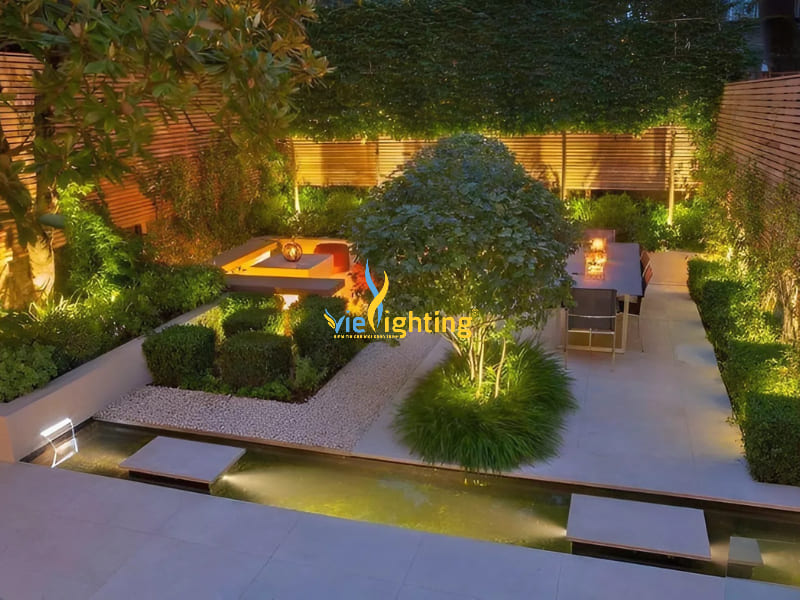 Đèn rọi sân vườn: Bí quyết chiếu sáng tạo điểm nhấn cho cảnh quan