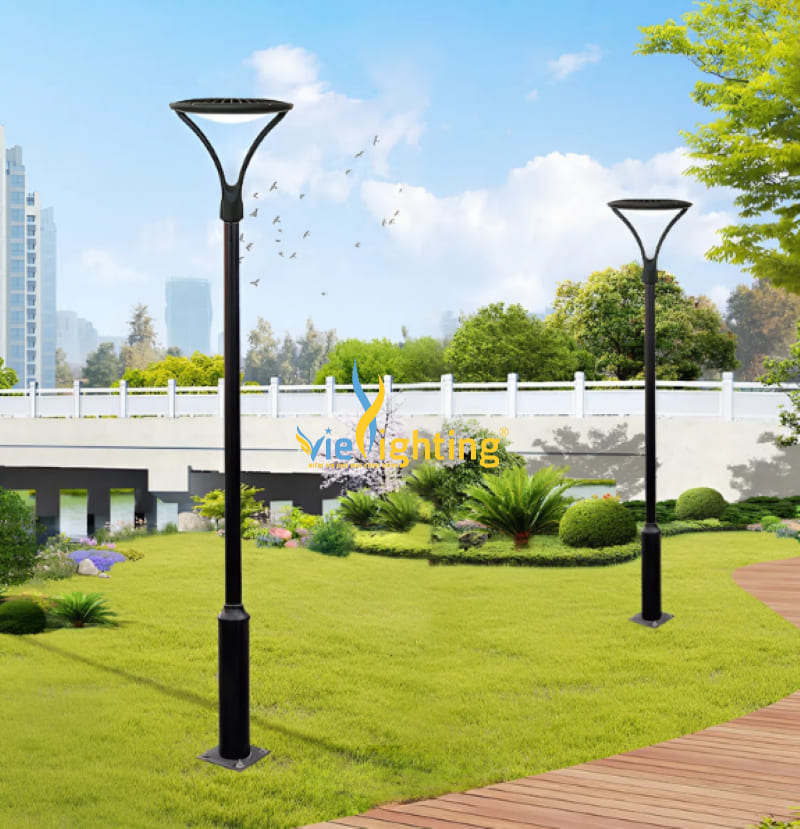 Mẫu đèn trụ sân vườn cao
