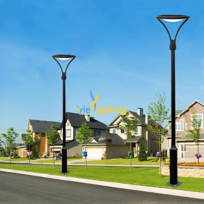 Mẫu đèn sân vườn cao thông dụng