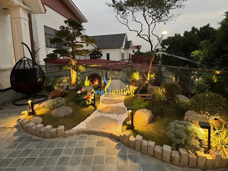Mẫu đèn sân vườn hiện đại