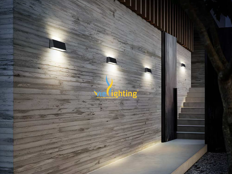 Đèn gắn tường cho sân vườn