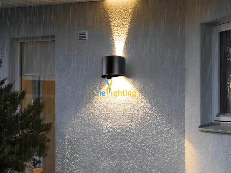 Đèn gắn tường chống nước tốt