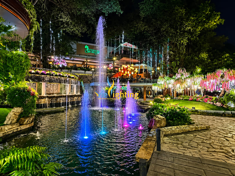 Đèn LED âm nước cho quán cafe ngoài trời