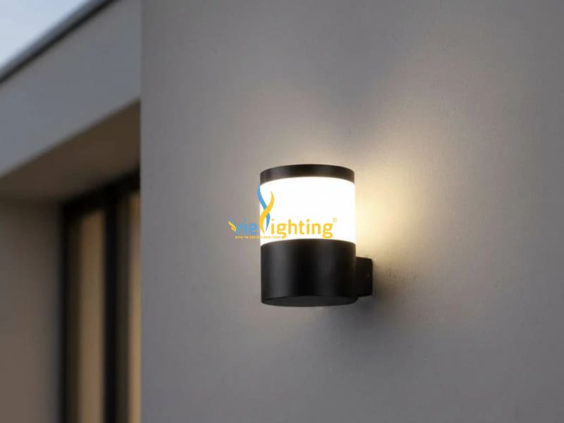 Đèn sân vườn gắn tường đơn giản