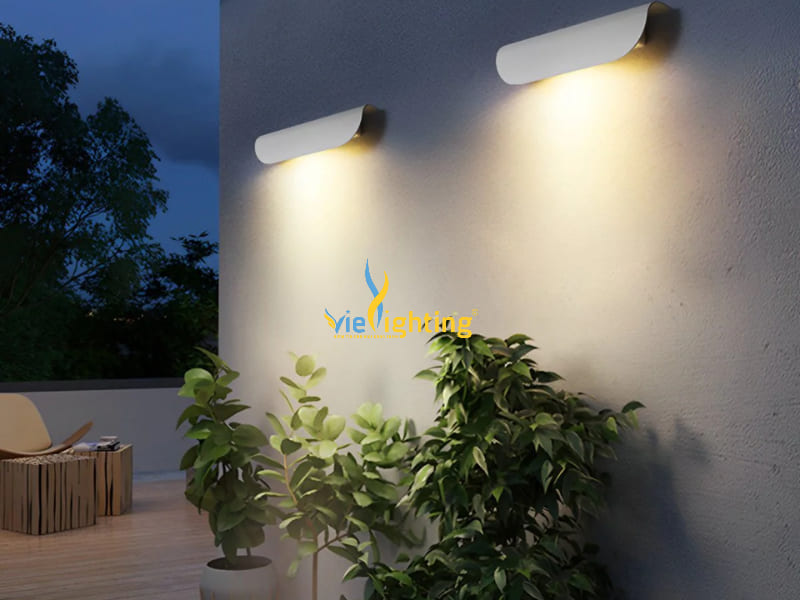 Đèn sân vườn gắn tường hiện đại, cao cấp