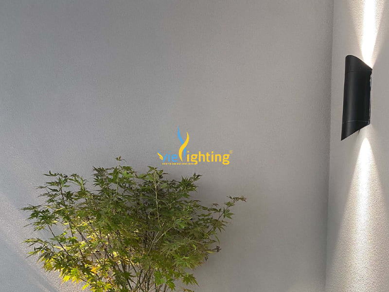 Lắp đèn gắn tường ở vị trí phù hợp