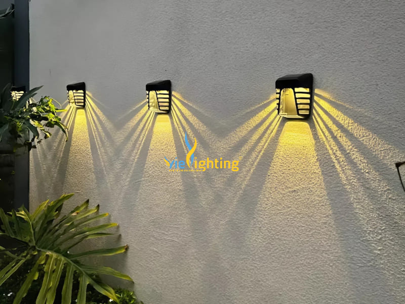 Mẫu đèn gắn tường hắt xuống độc đáo