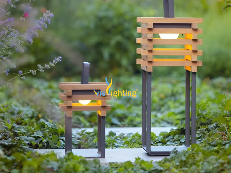 Mẫu đèn sân vườn khung gỗ độc đáo
